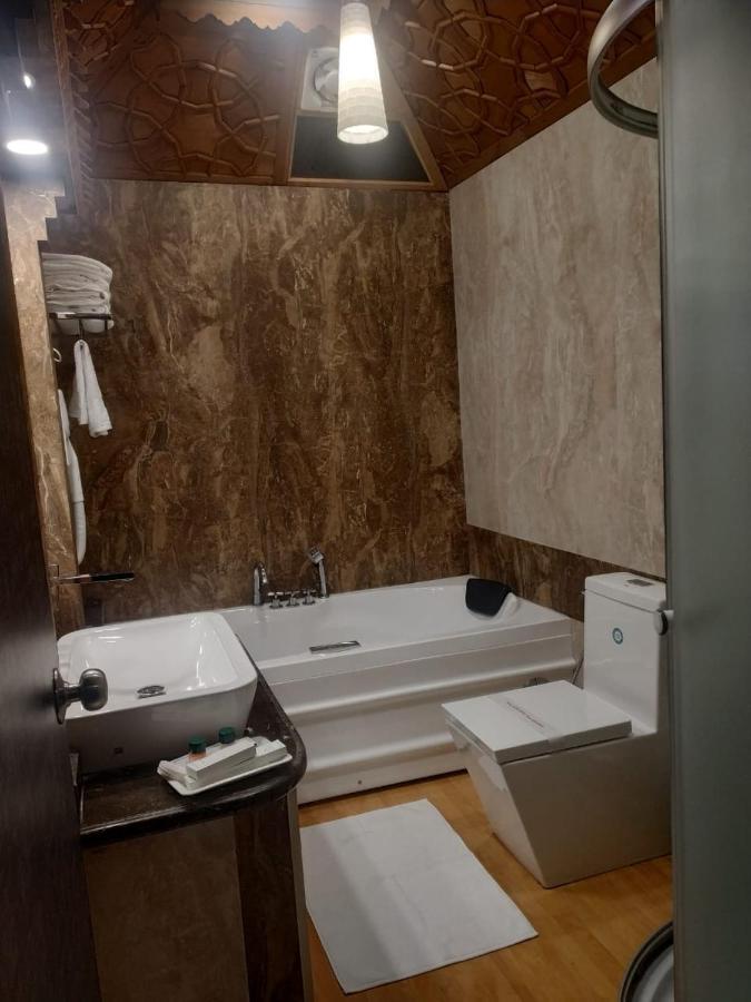 The Mughal Sheraton Houseboat Otel Durgjan Dış mekan fotoğraf