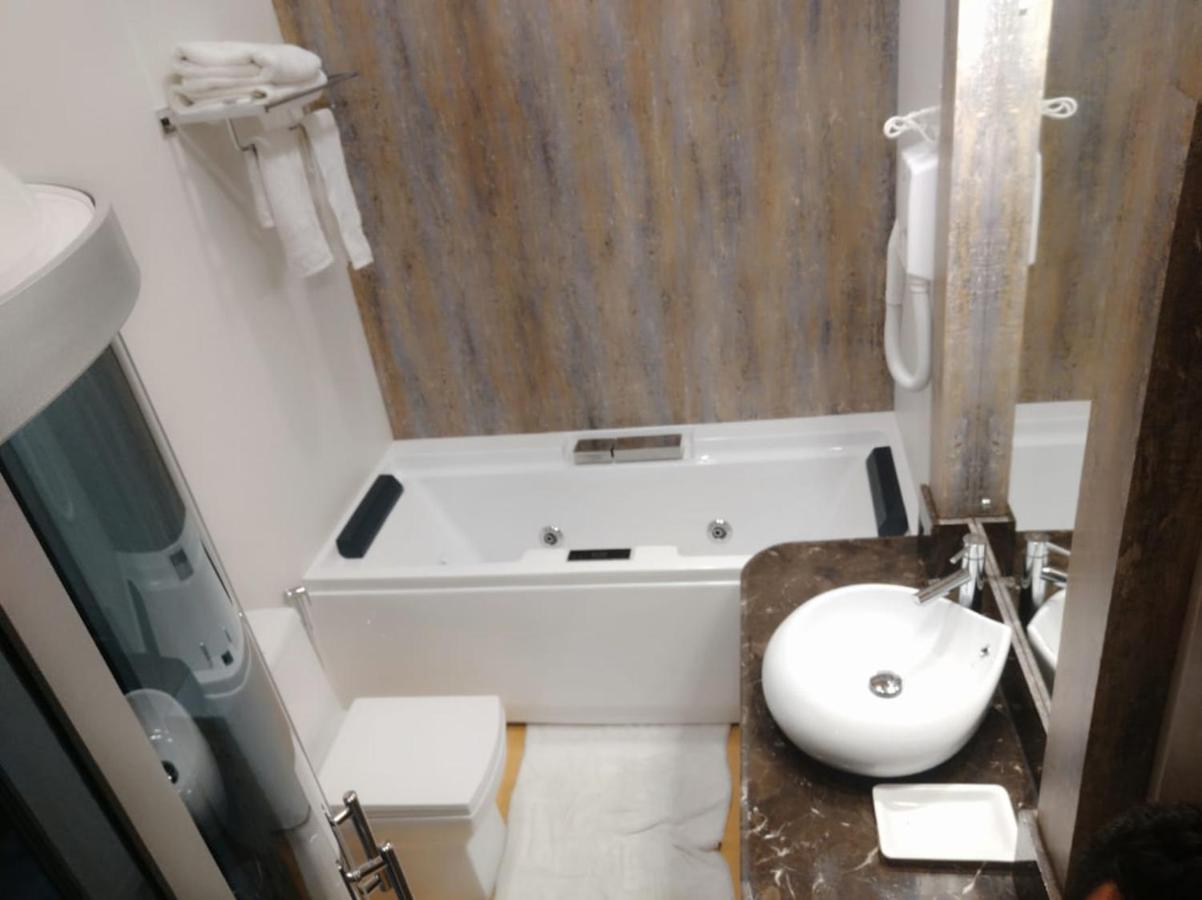 The Mughal Sheraton Houseboat Otel Durgjan Dış mekan fotoğraf