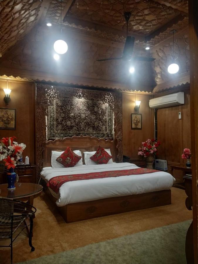 The Mughal Sheraton Houseboat Otel Durgjan Dış mekan fotoğraf