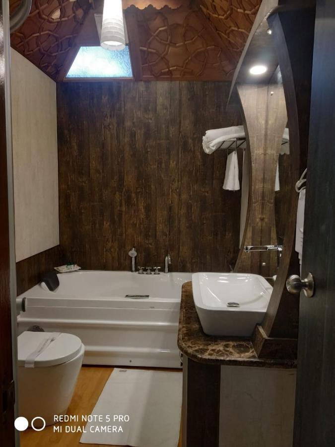 The Mughal Sheraton Houseboat Otel Durgjan Dış mekan fotoğraf